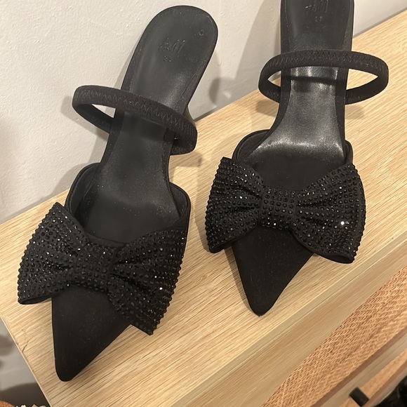Bow Heels - Picture 8 of 10
